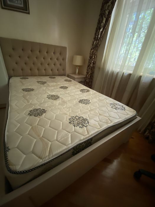 Двуспальная кровать 140×200 + тумба, матрас в подарок