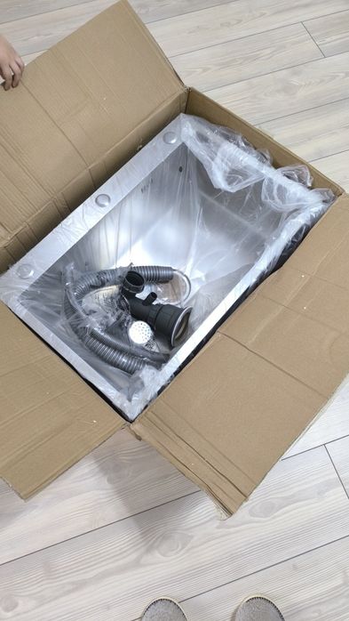 Продам кухонную мойку 68х45