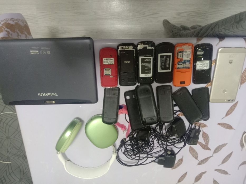 Продам телефоны на запчасти
