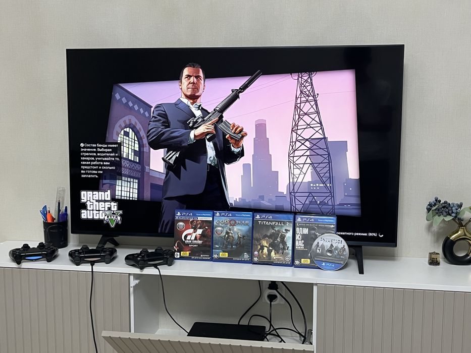 PlayStation 4 slim и 8 игр