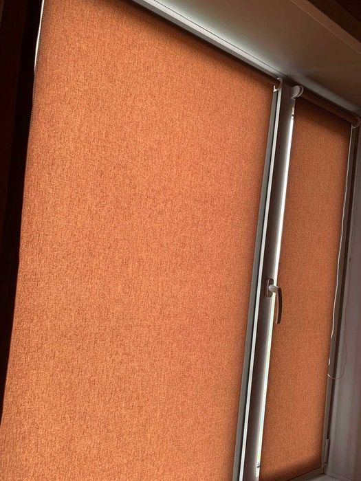 Ролл-шторы, Жалюзи