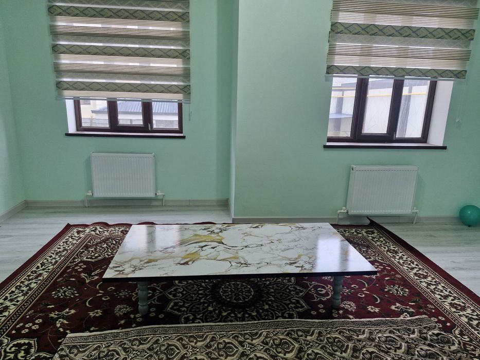 Qarshida Beklar mahallasida barcha sharoitlari mavjud 3 xonali uy bor