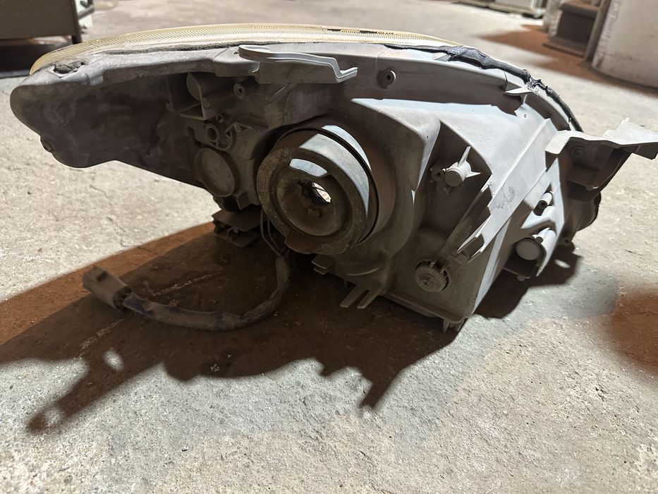 Передние фары ярис