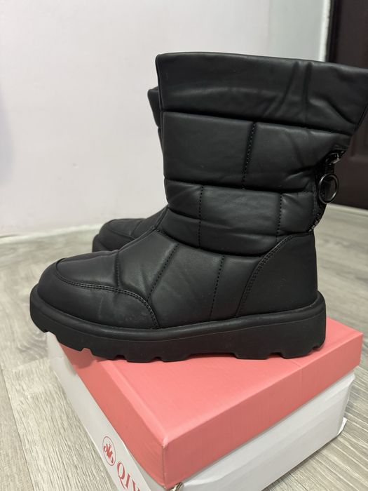 Продам сапожки женскую