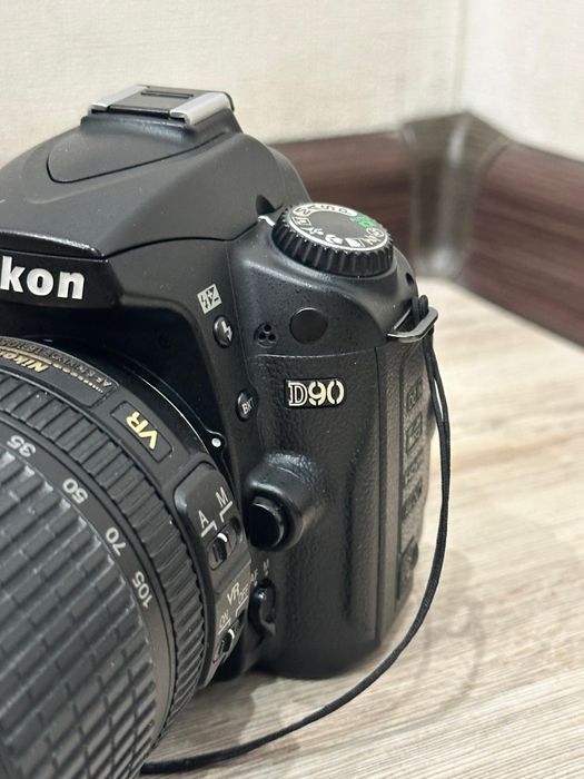 Зеркальная камера Nikon D90