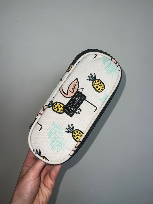 Несесер за училище