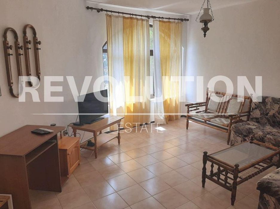 Тристаен апартамент в района на  м-т Траката!