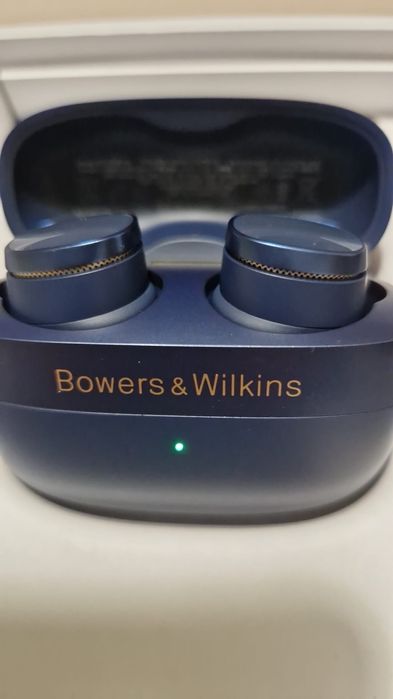Bowers & Wilkins Pi8