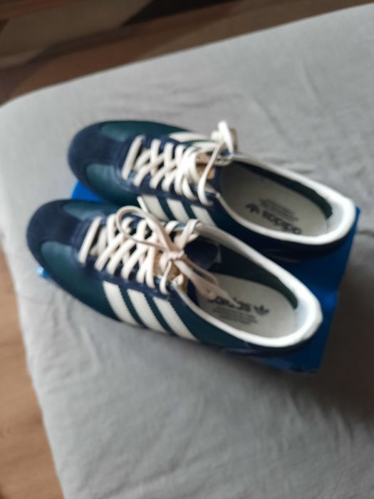 Дамски спортни обувки