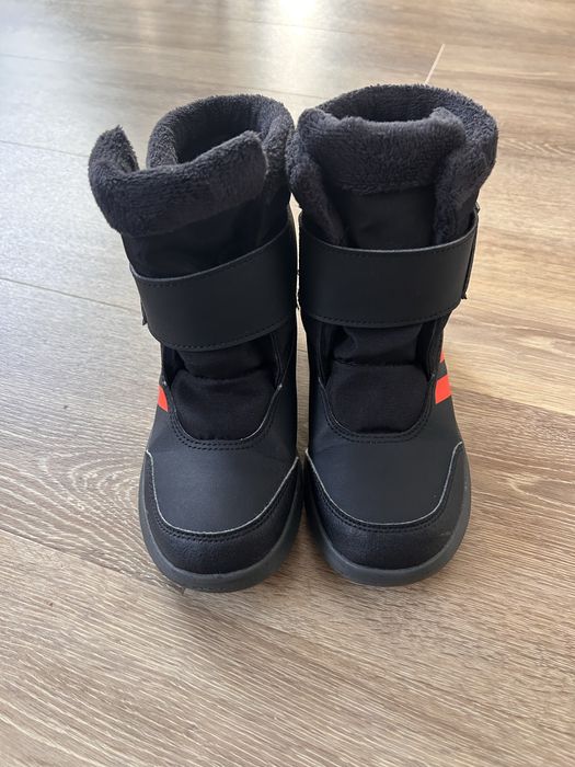 Adidas детски боти и Апрески