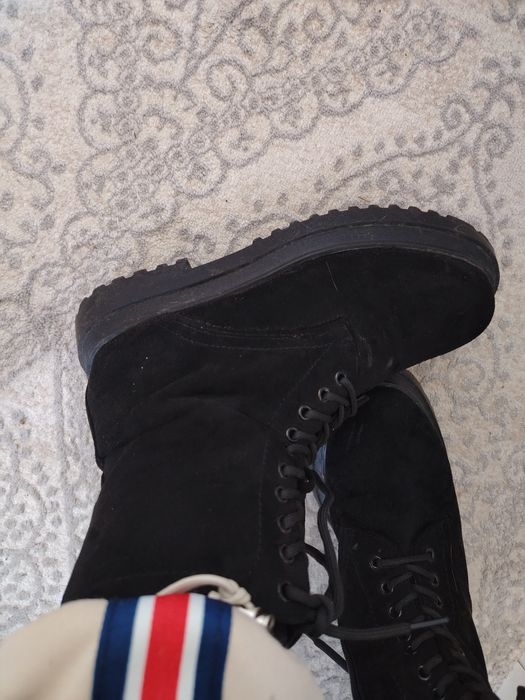 Замшевые ботинки