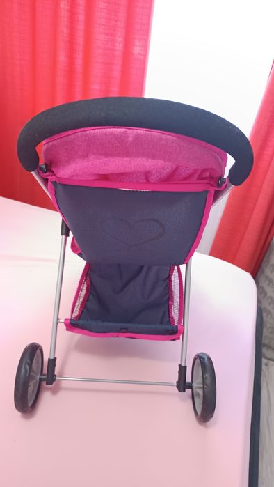 Cărucior de păpuși