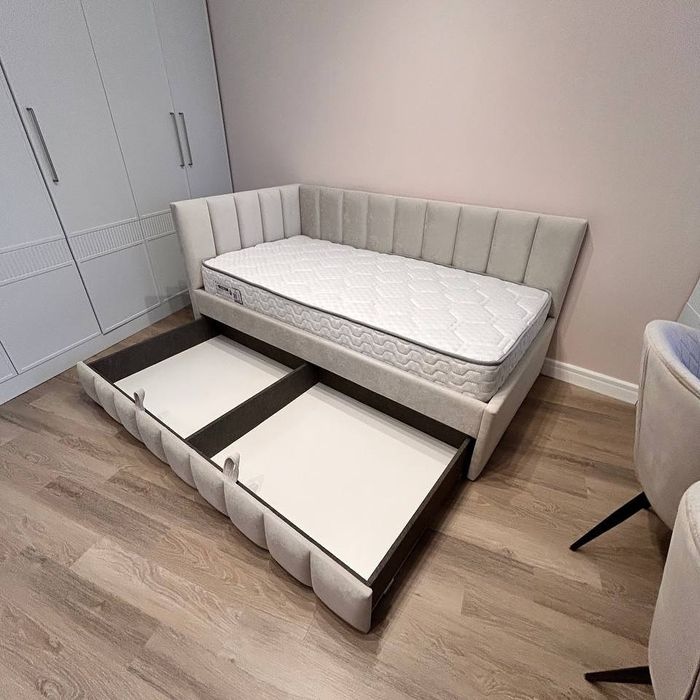 Мягкая угловая подростковая кровать