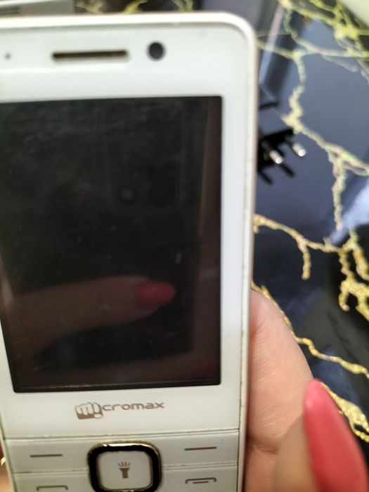 Продам телефон 2 х симочный,не рабочий.