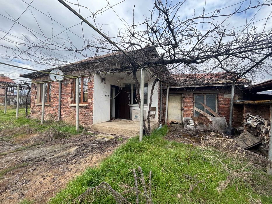 КЪЩА с ГОЛЯМ ДВОР в с. Васил Левски