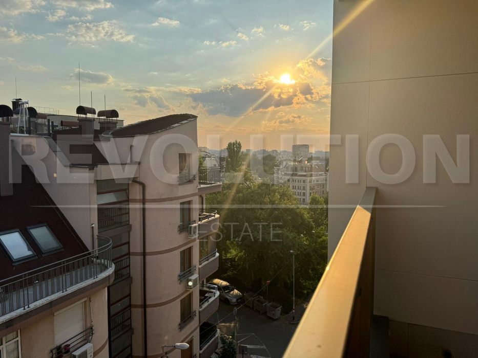 Тристаен апартамент в сграда с АКТ 16 в ж.к. Лозенец