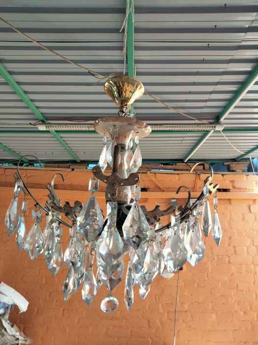 Люстры 2 штуки..