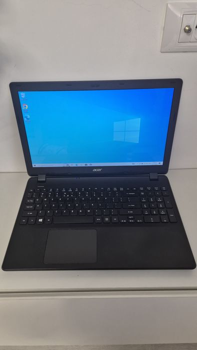 Laptop Acer Aspire cu tastatura defectă