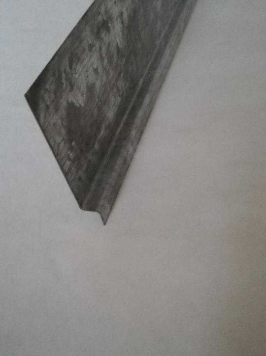 Продава прагове за Nissan Terrano II и Ford Maverik.