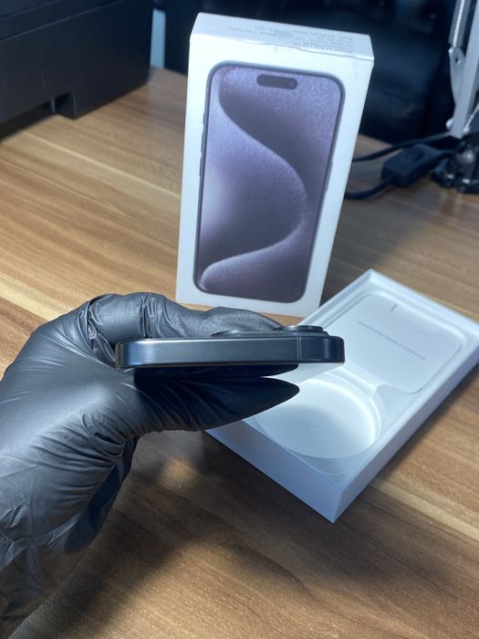 iPhone 15 Pro• 128 GB • Black Titanium