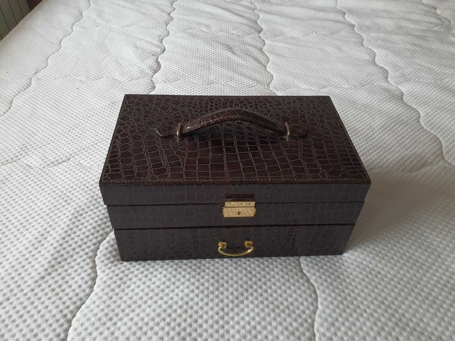 Кутия за бижута и часовници