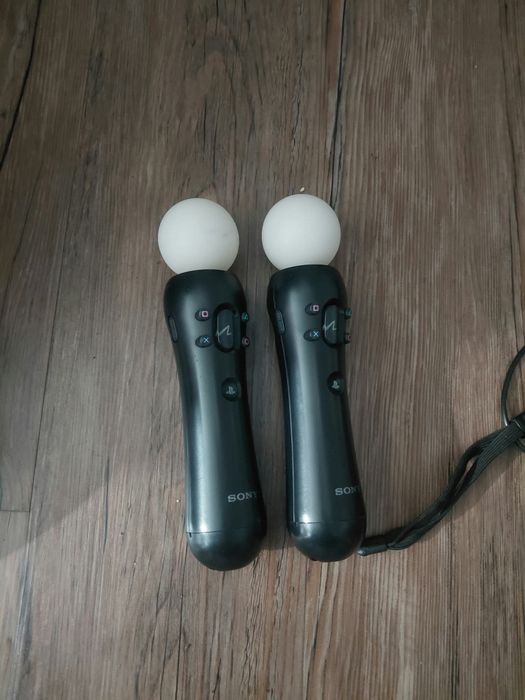 Vând vr ps4 prima versiune