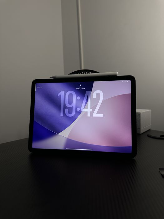 Apple Ipad air5 256gb cu procesor M1 + stilou pentru scris