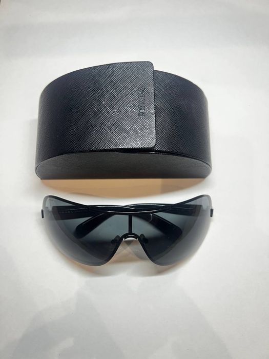 Продается оригинальные очки Prada