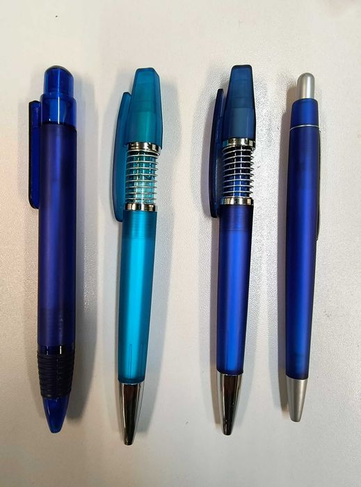 Химикалки различни видове.