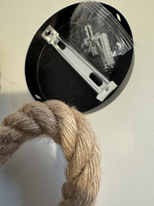 Pendul cu dulie metalică și fir textil