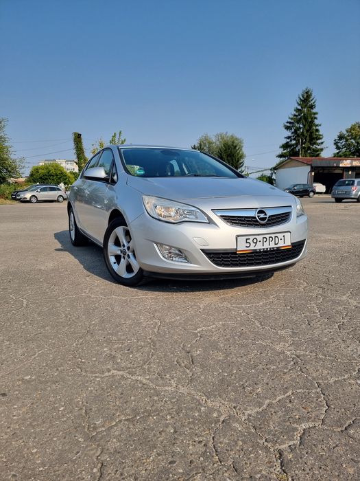Opel Astra~1.7CDTi(Diesel)~110 CP~2011 ~Euro 5