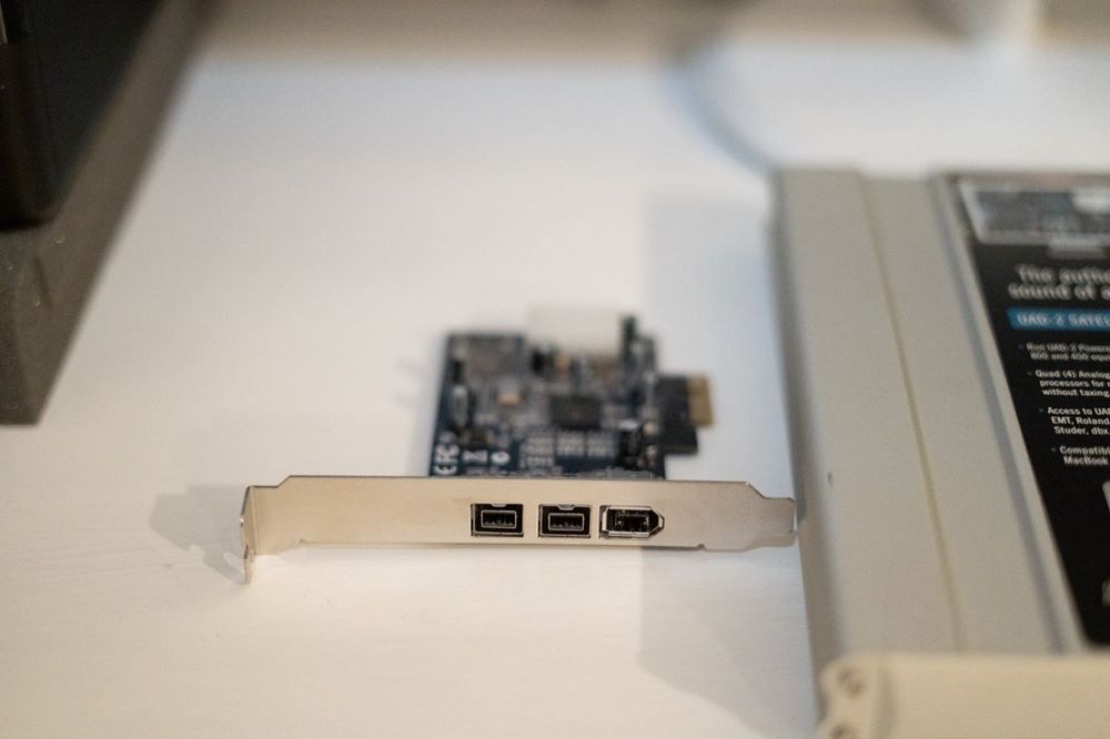 UAD-2 Satellite FireWire Quad + PCI FireWire + Analog Classics Bundle