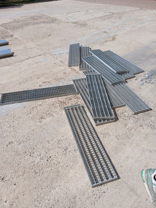 Trepte zinacate super pret