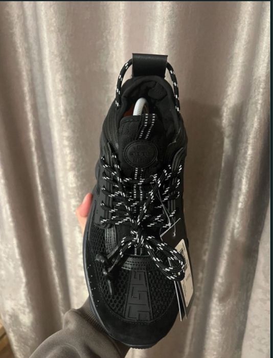 Versace chain reaction