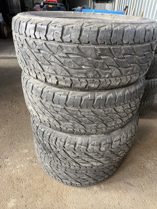 Продам комплект резины BRIDGESTONE 285/60R18