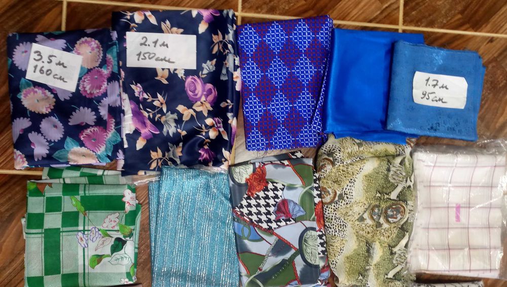 Шикарные ткани с выбитым рисунком.Цена 30 тыс 1 метр