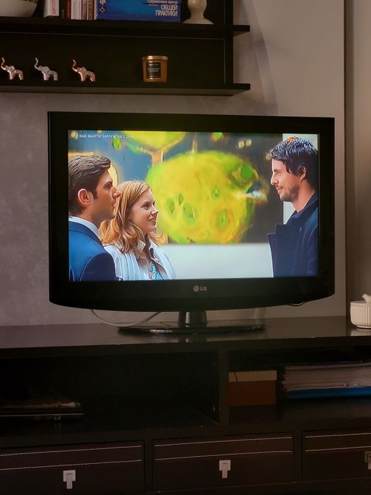 LG телевизор в хорошем состоянии