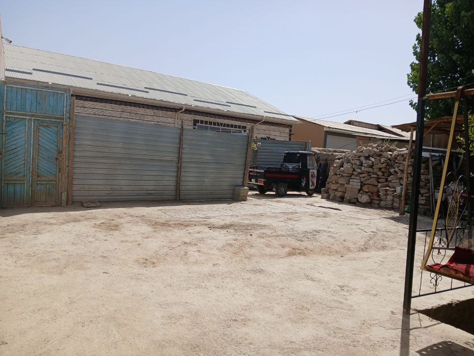 Hovli srochna sotiladi