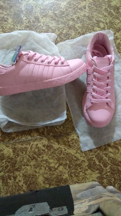 Продам женскую обувь