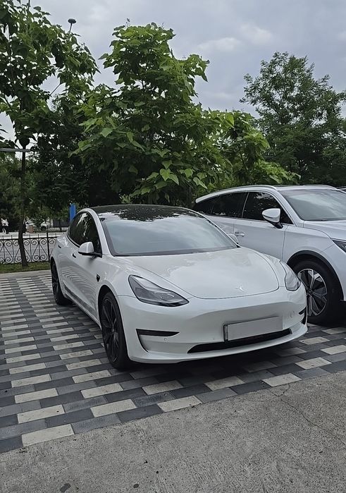 Tesla model-3 sitiladi