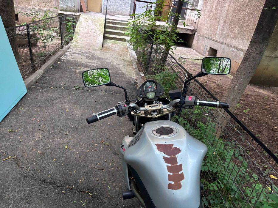 Motocicleta Kawasaki er6n 2006,