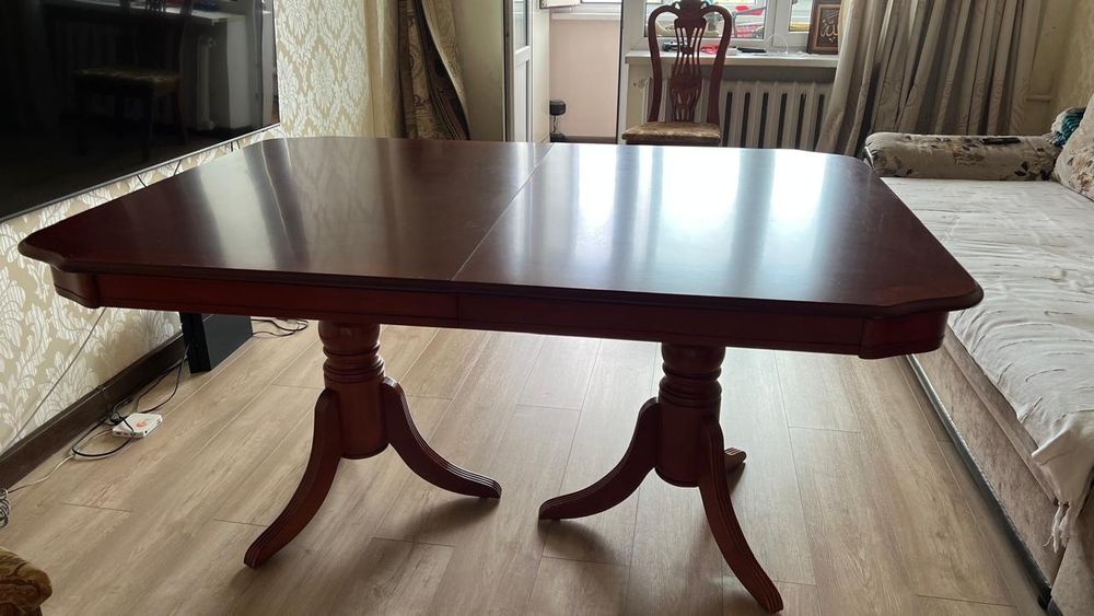 Гостиный стол в отличном состоянии
