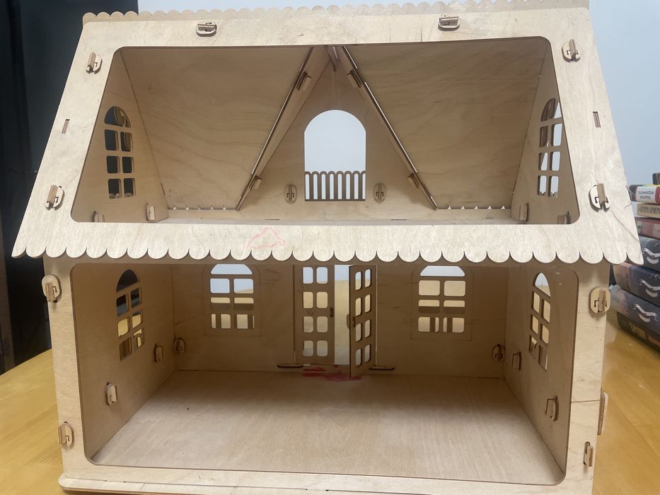 Двухэтажный кукольный домик