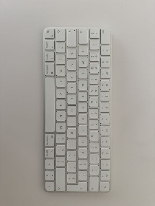 Продавам безжична оригинална клавиатура за Apple