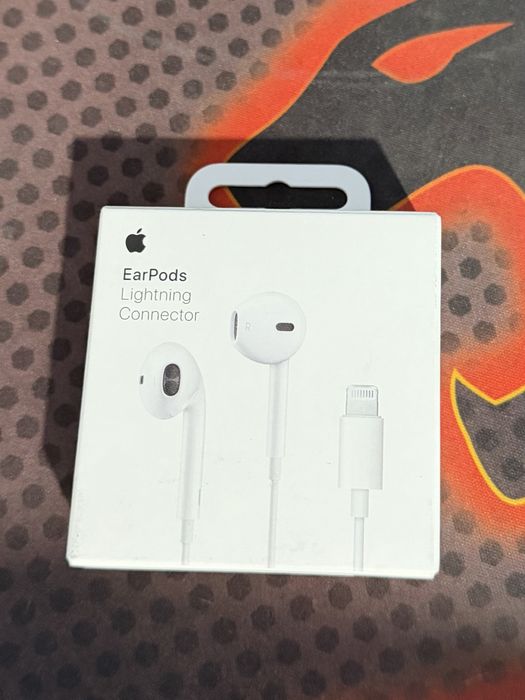 Оригинални Apple EarPods (с кабел)