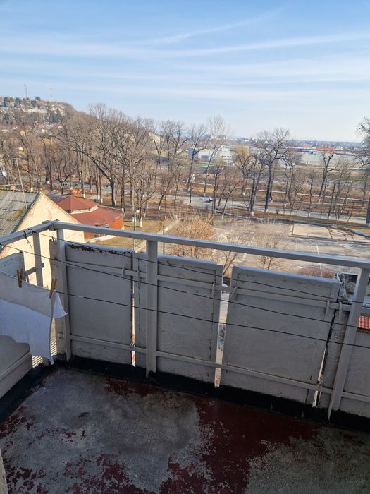 Vând apartament cu 4 camere