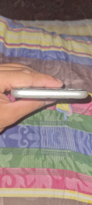 Продам iPhone 11 на запчасть