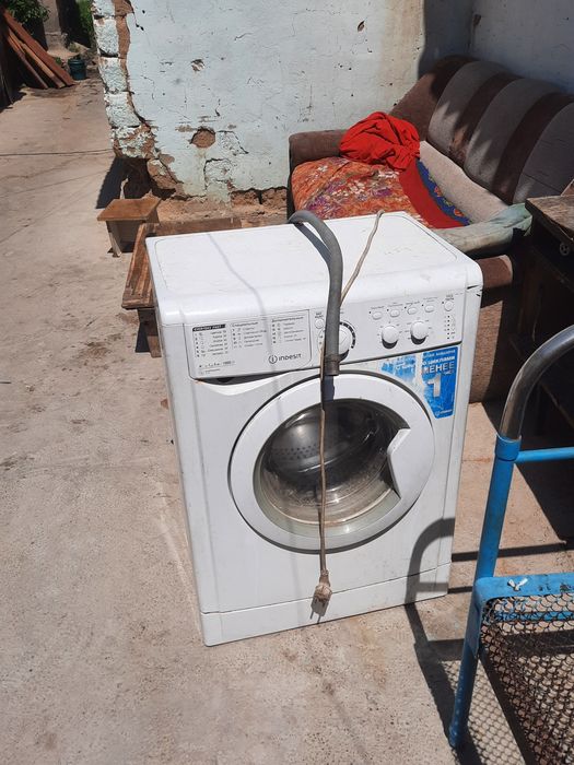 Продам стиральную машину INDESIT