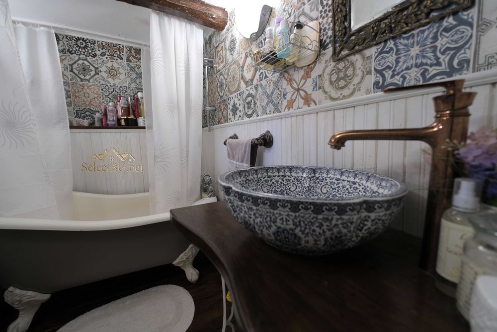 Реновирана къща в близко село до Велико Търново