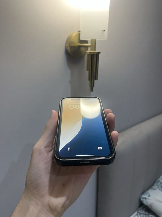 iPhone 11,  белого цвета